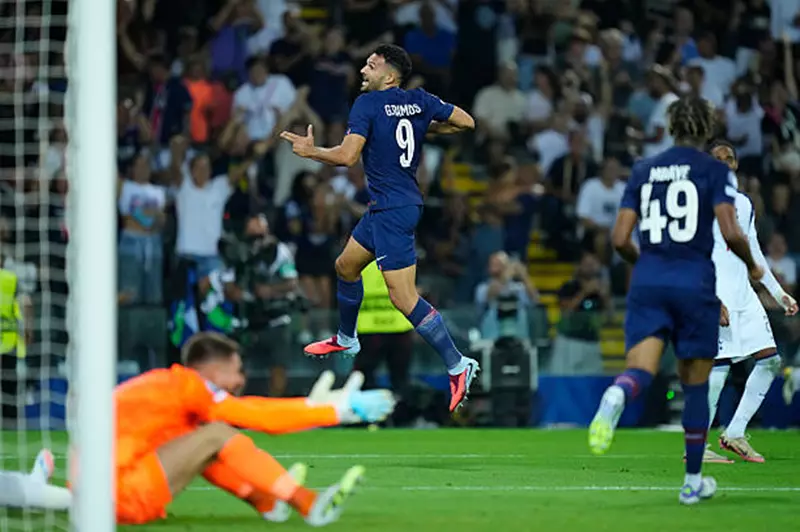 ريمونتادا باريس سان جيرمان في السوبر الأوروبي: انتصار غير متوقع بعد ركلات الترجيح